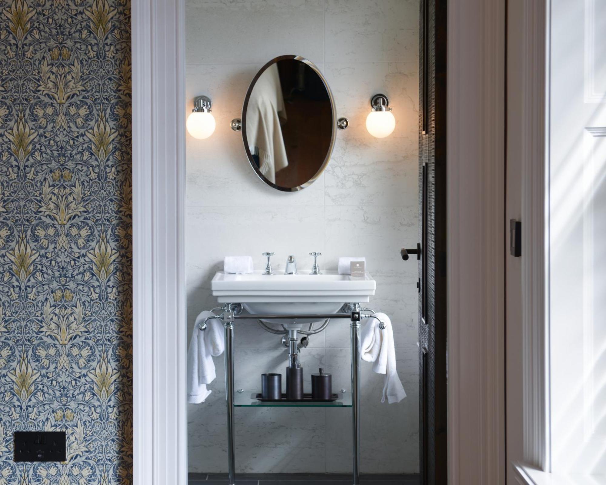 Manor House Lindley Hotel Хъдърсфийлд Екстериор снимка